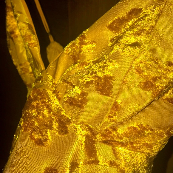M Cropped Flowing Gold Top - Picture 2 of 3